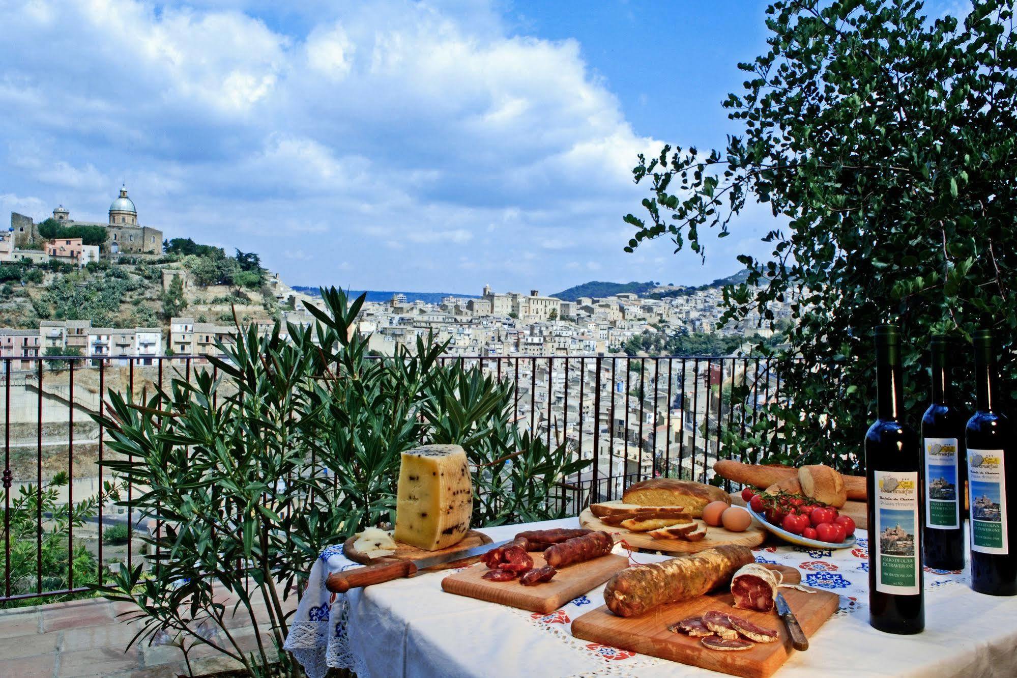 La Casa Sulla Collina D'Oro Bed & Breakfast Piazza Armerina Exterior photo